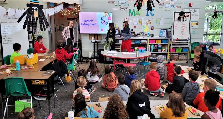 Middle School Students teaching 2nd Graders